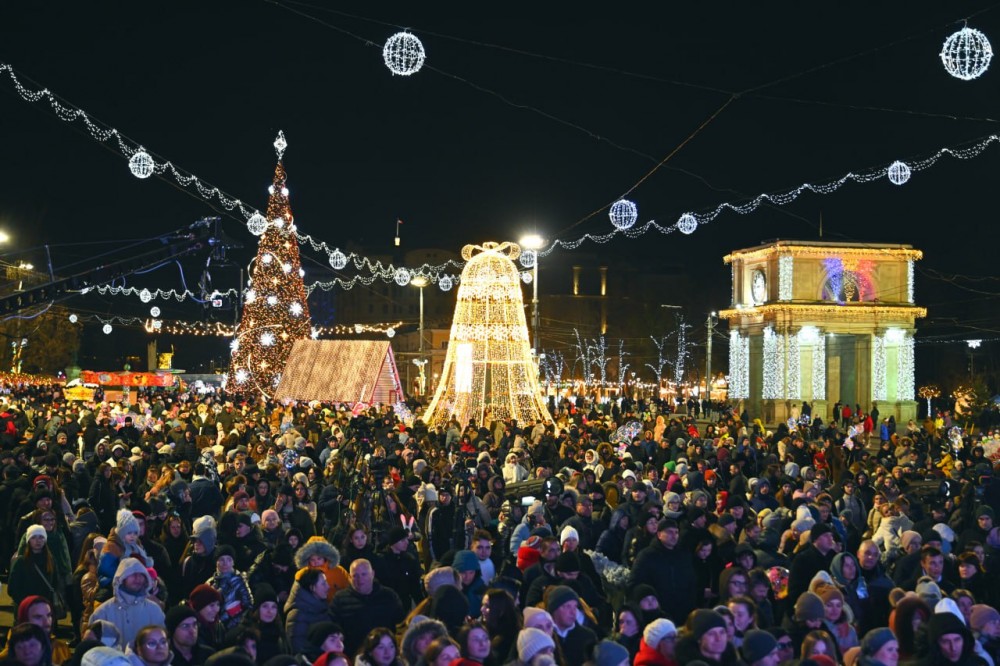 FOTO // Primăria Chișinău a inaugurat Târgul de Crăciun în inima Capitalei. Invitatul special din România – Ștefan Bănică Junior